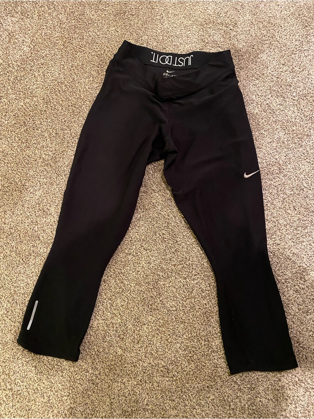 Nike women’s Dri-fit Black Athletic Leggings with Reflective Swoosh size S